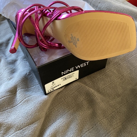 Nine West chrome pink metallic high heels - Picture 3 of 4